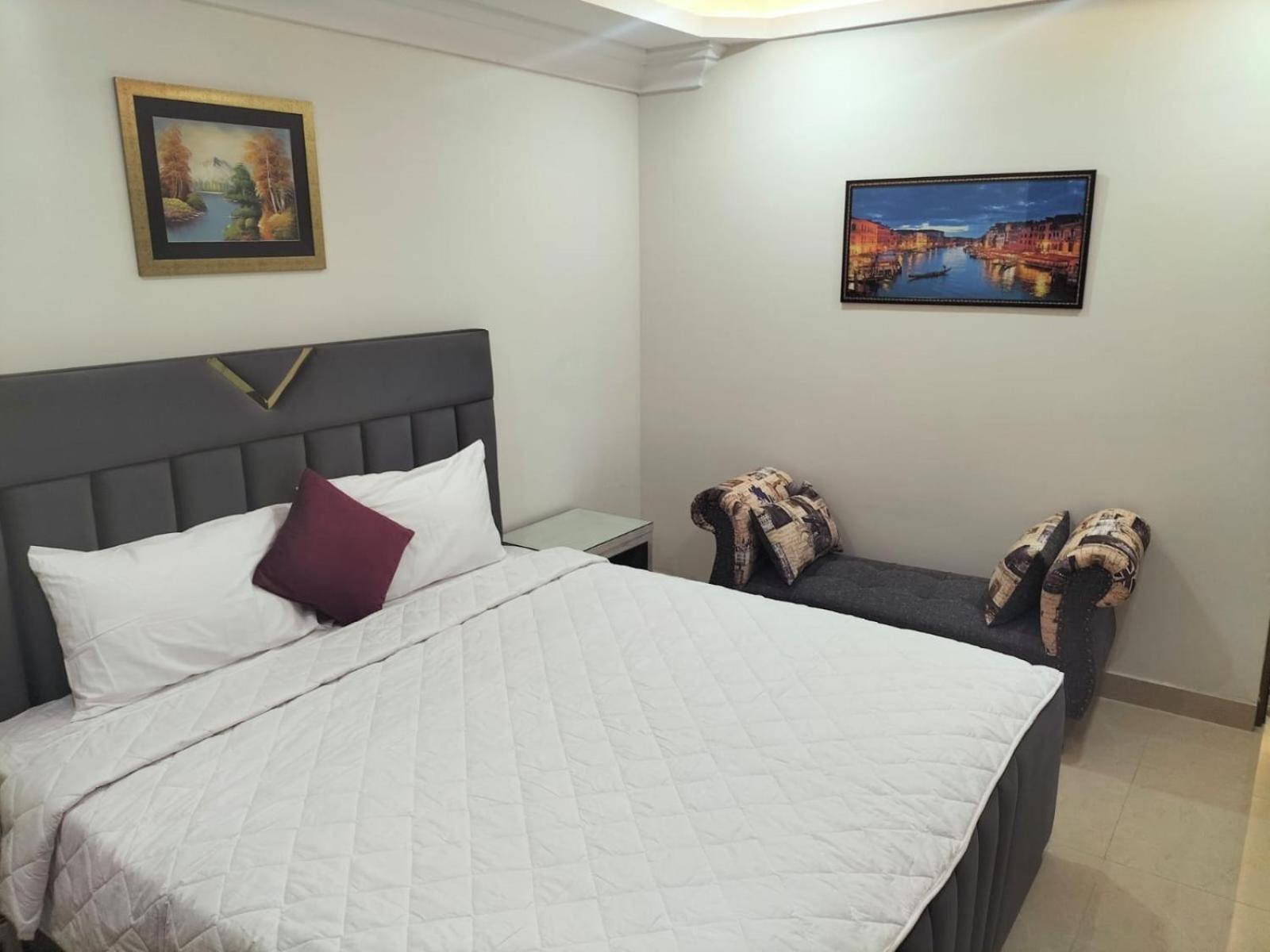 Royal Galaxy Hotel & Residence - Near Islamabad International Airport & Motorway Экстерьер фото