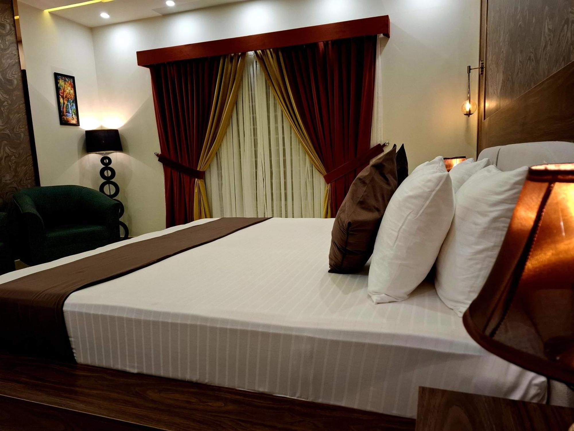 Royal Galaxy Hotel & Residence - Near Islamabad International Airport & Motorway Экстерьер фото