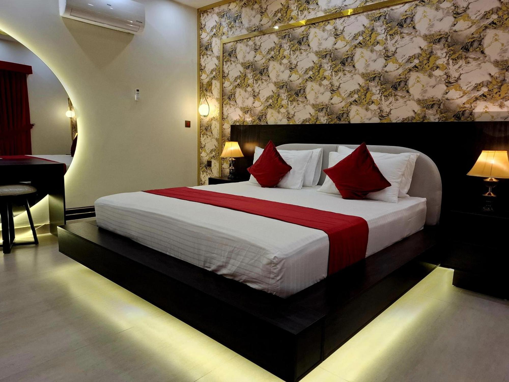 Royal Galaxy Hotel & Residence - Near Islamabad International Airport & Motorway Экстерьер фото