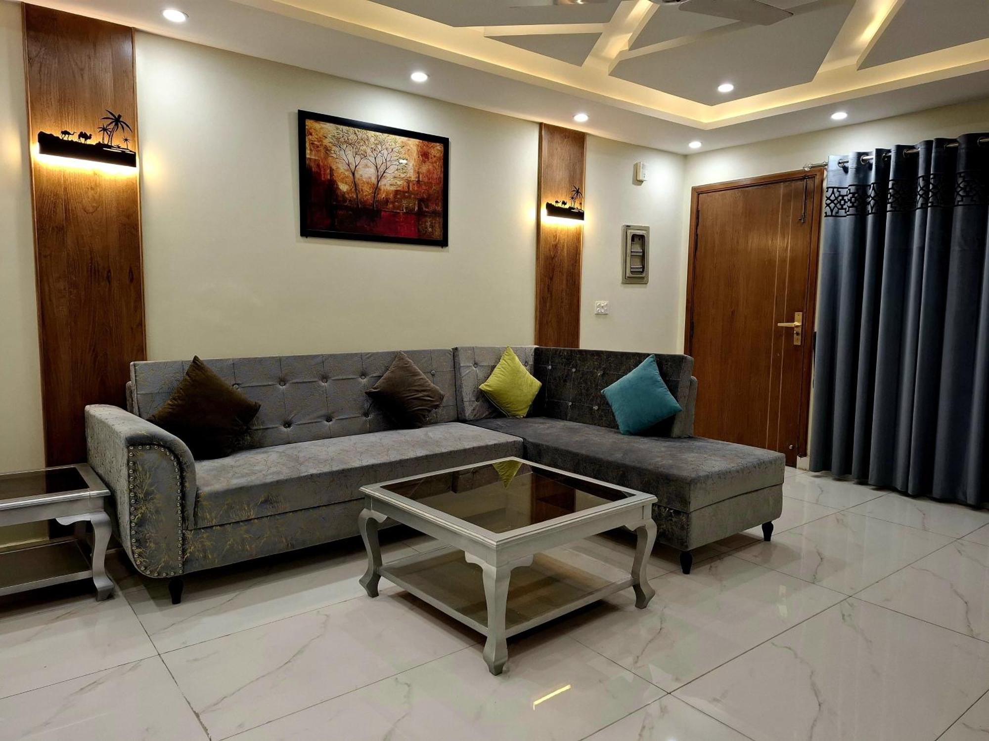 Royal Galaxy Hotel & Residence - Near Islamabad International Airport & Motorway Экстерьер фото