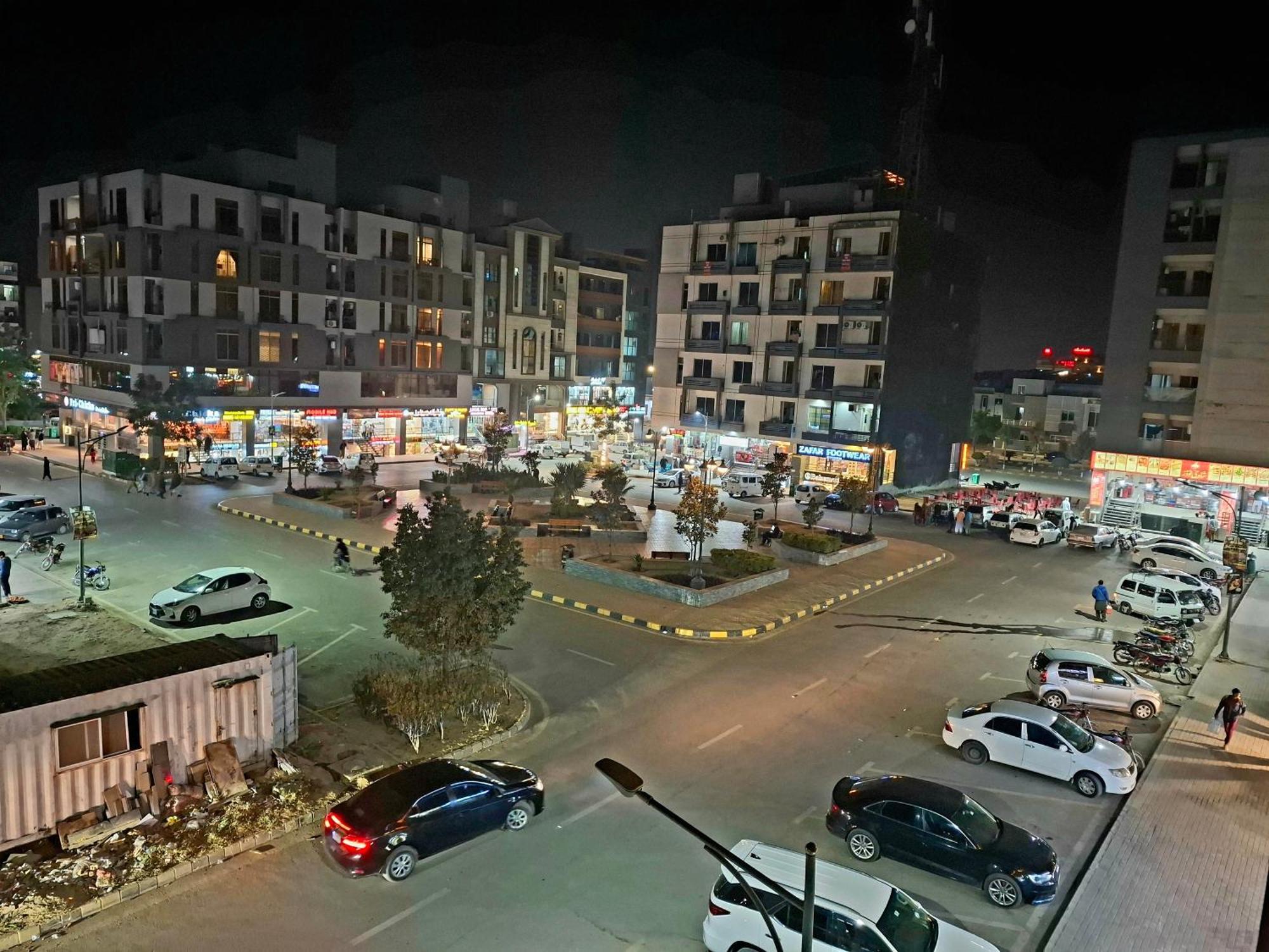 Royal Galaxy Hotel & Residence - Near Islamabad International Airport & Motorway Экстерьер фото